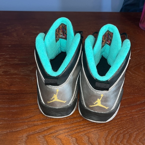 Like new condition. No box. No stains. - Picture 5 of 7